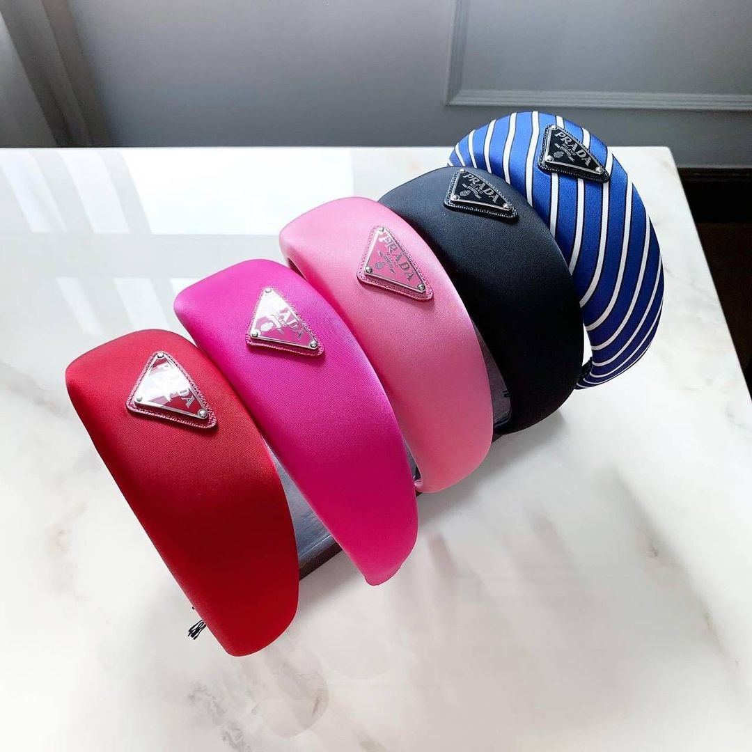 Ngọc Trinh mà muốn chơi Tết hệ hàng hiệu thì phải sắm đủ combo: Băng đô quý tộc và áo cái bang của Prada-7