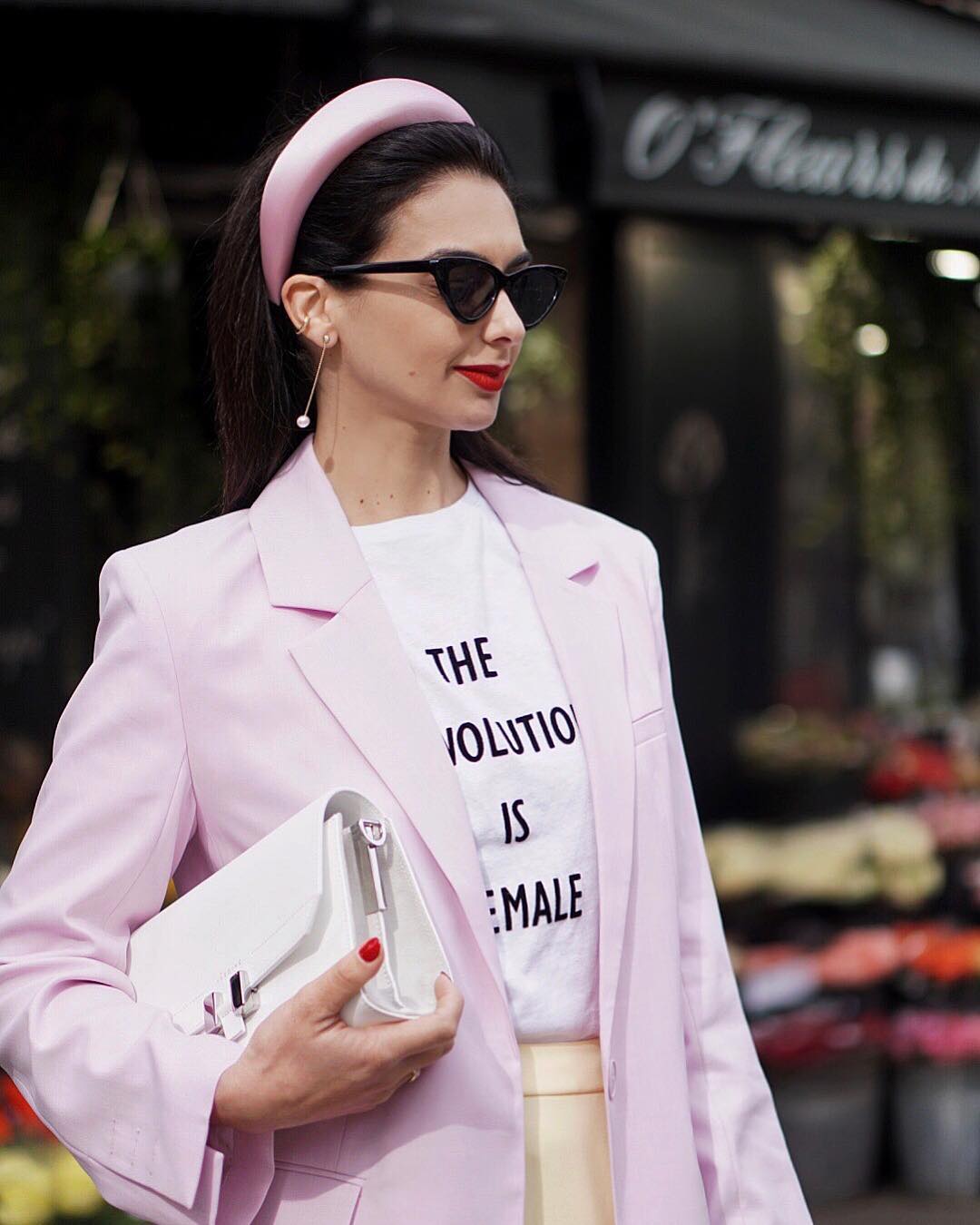 Ngọc Trinh mà muốn chơi Tết hệ hàng hiệu thì phải sắm đủ combo: Băng đô quý tộc và áo cái bang của Prada-9