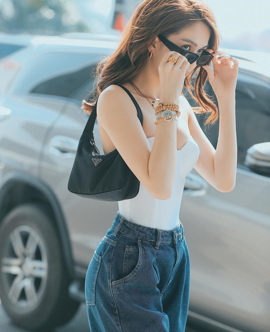 Ngọc Trinh mà muốn chơi Tết hệ hàng hiệu thì phải sắm đủ combo: Băng đô quý tộc và áo cái bang của Prada-2