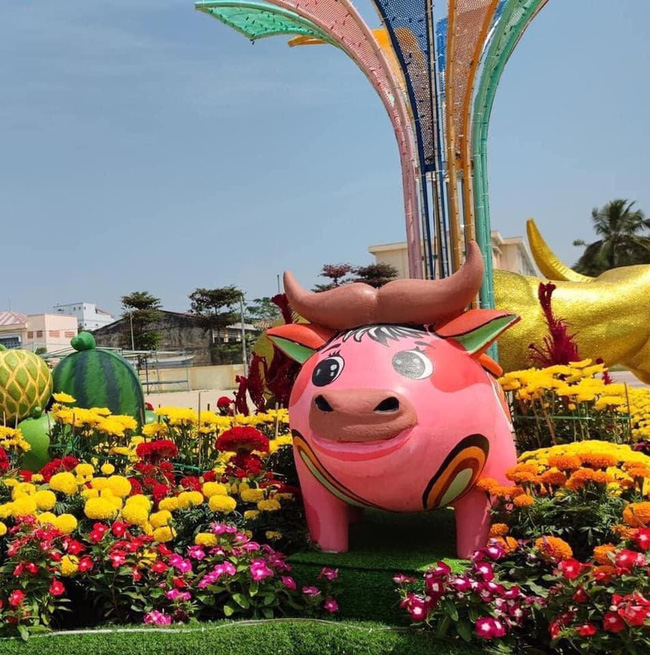 Linh vật chú trâu đón Tết Tân Sửu gây sốt khi được dân mạng bình phẩm chẳng khác nào lợn bị cắm sừng-1