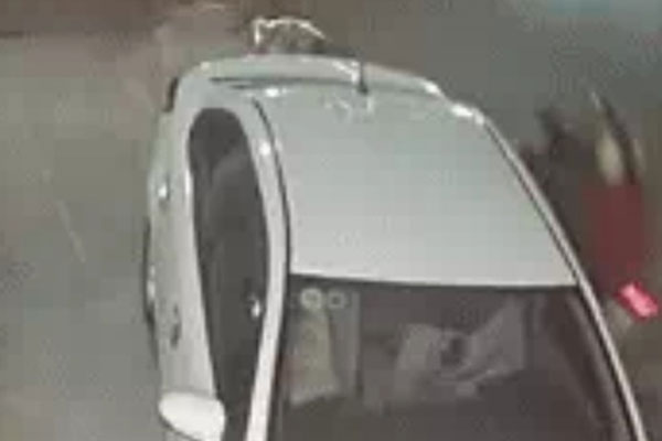 Chạy xe ngược chiều, tài xế còn hạ kính đưa ra yêu cầu khiến tất cả thở dài-1