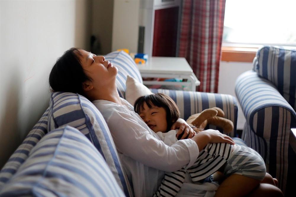 Được mẹ chồng đưa đi chợ Tết thì bị dè bỉu gái một lần đò, tôi cúi mặt chịu đựng cho đến khi mẹ chồng đáp trả lại-1