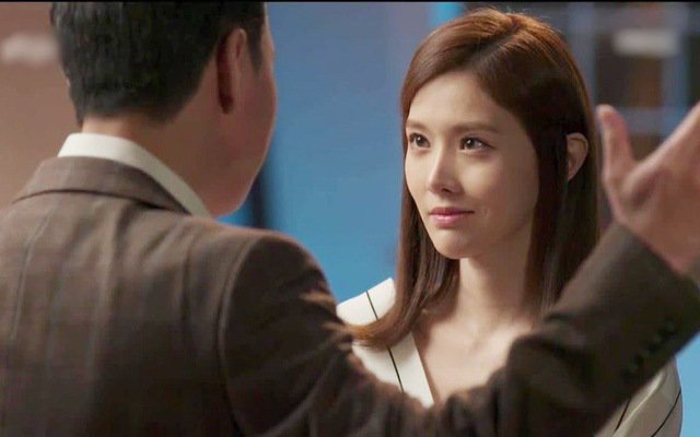 Tết vợ vẫn tăng ca kín tuần, hôm tôi đến đón thì sững sờ nghe bác bảo vệ nói về sự chăm chỉ của em-1