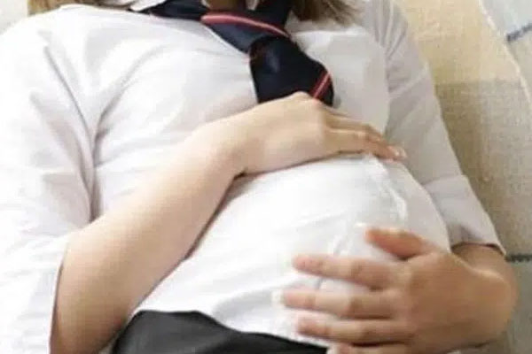 Vụ nữ sinh lớp 8 mang thai với nam sinh lớp 7: Ai chịu trách nhiệm hình sự?-1