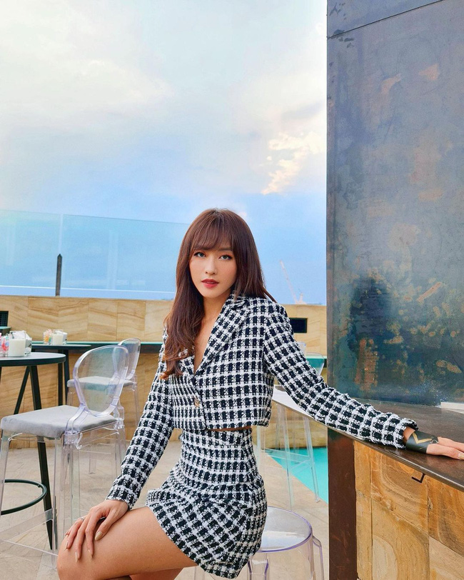 Học 11 cách diện chân váy ngắn của mỹ nhân Việt để Tết này thật trẻ xinh, vóc dáng luôn được hack cao hơn cả chục phân-3