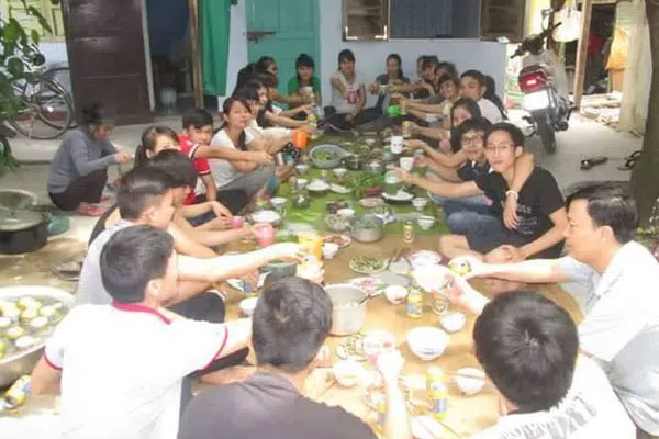 Clip: Người phụ nữ không đeo khẩu trang, cố phi xe ra khỏi khu cách ly gây bức xúc-2