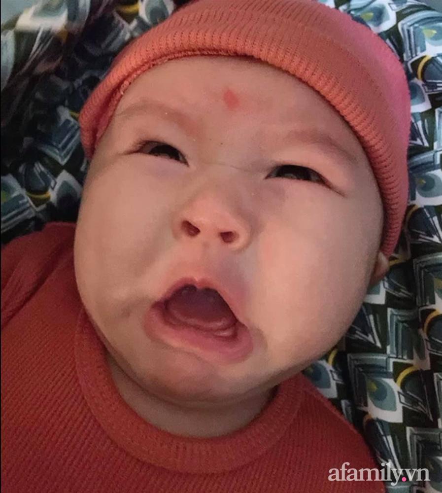 Chồng suốt ngày khiến vợ ngứa mắt” khi mang bầu, con vừa ra đời đã có điệu lườm nguýt y chang mẹ, các bố xem mà rút kinh nghiệm-8