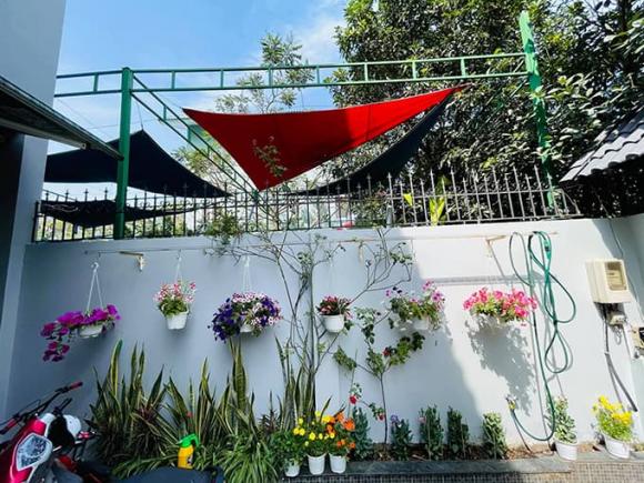 Khám phá không gian nhà rực rỡ sắc hoa của vợ chồng Mạc Văn Khoa-3