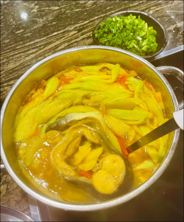 Lã Thanh Huyền hái khế vườn nhà nấu canh cá chua ngon xuất sắc, trước khi bắt đầu chuỗi ngày ăn ngập thịt hãy chiêu đãi gia đình món ăn này-4