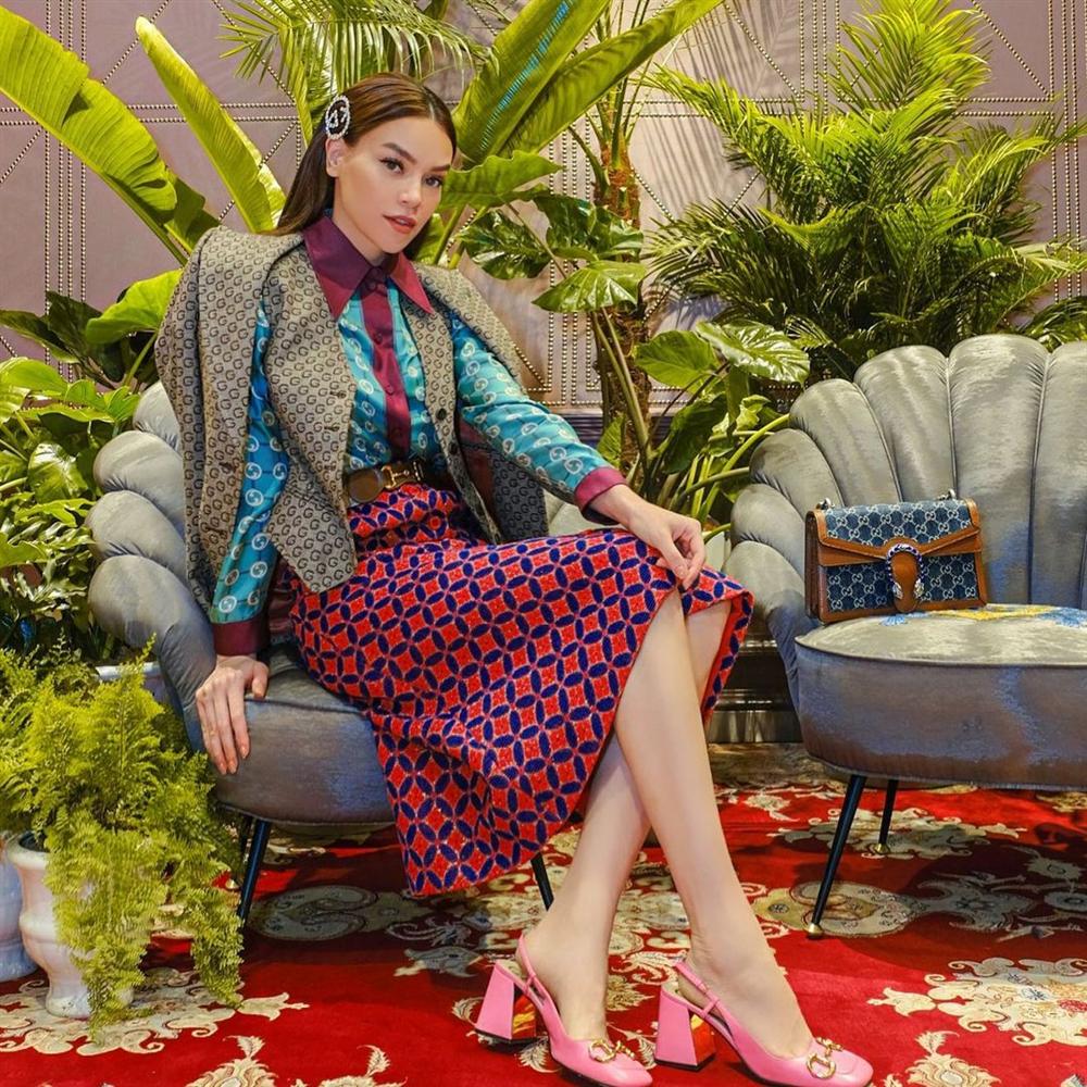 Hà Hồ vừa comeback đã diện cả loạt váy áo ít ai dám mặc, netizen mê mẩn vì thần thái và body đỉnh cao-11