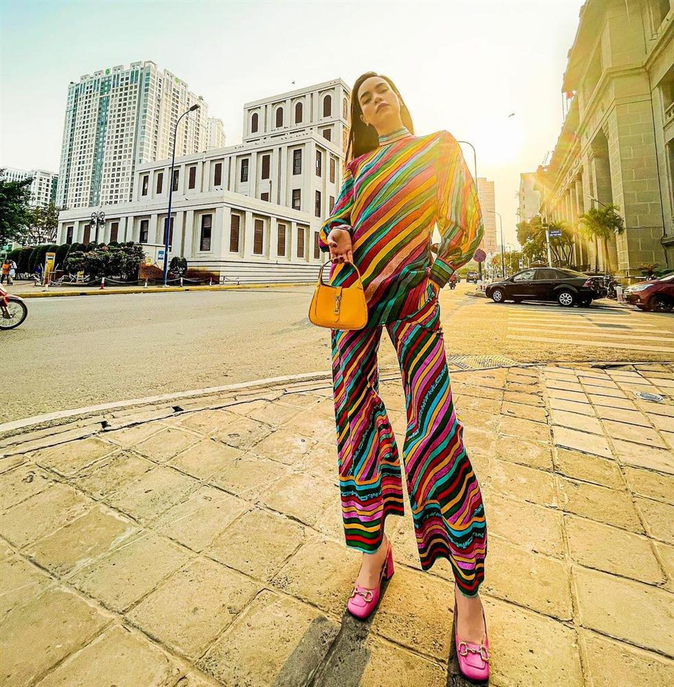 Hà Hồ vừa comeback đã diện cả loạt váy áo ít ai dám mặc, netizen mê mẩn vì thần thái và body đỉnh cao-2