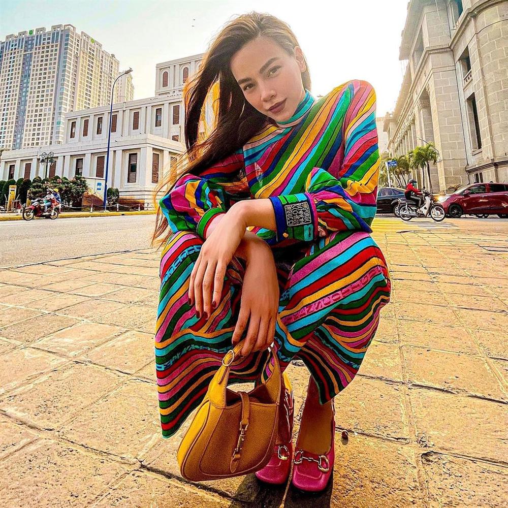 Hà Hồ vừa comeback đã diện cả loạt váy áo ít ai dám mặc, netizen mê mẩn vì thần thái và body đỉnh cao-3