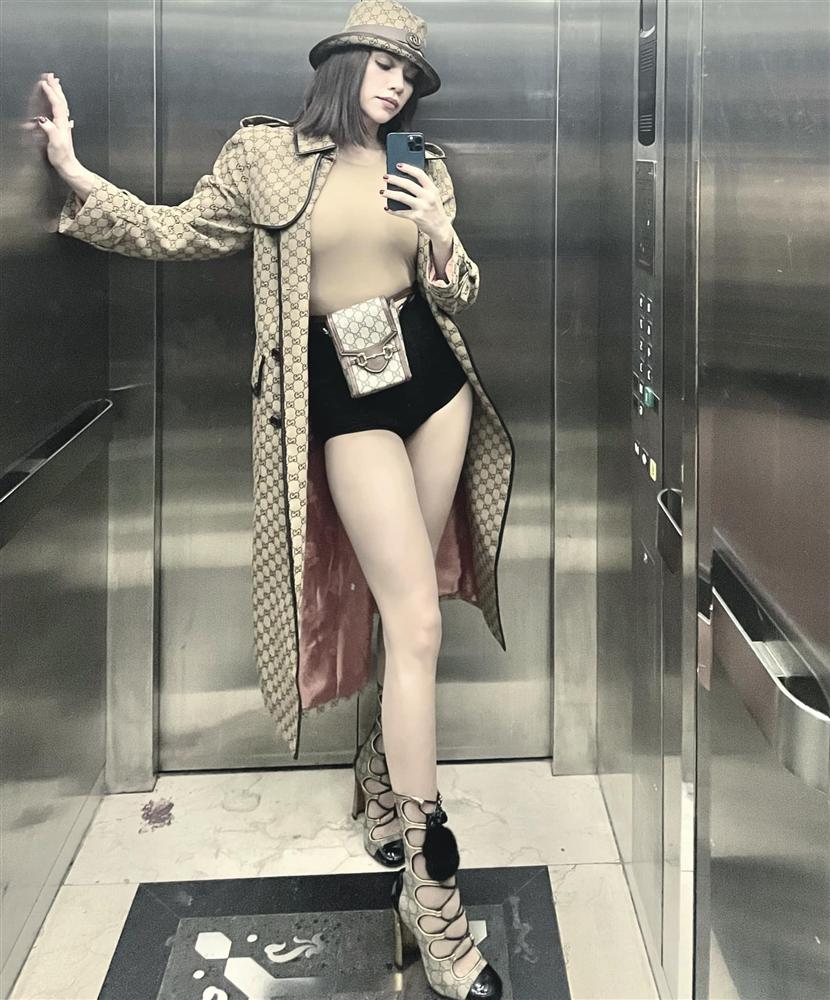 Hà Hồ vừa comeback đã diện cả loạt váy áo ít ai dám mặc, netizen mê mẩn vì thần thái và body đỉnh cao-8