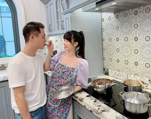 Vợ chồng Đăng Khôi - Thuỷ Anh trang hoàng căn biệt thự 2 triệu đô sẵn sàng đón Tết-12