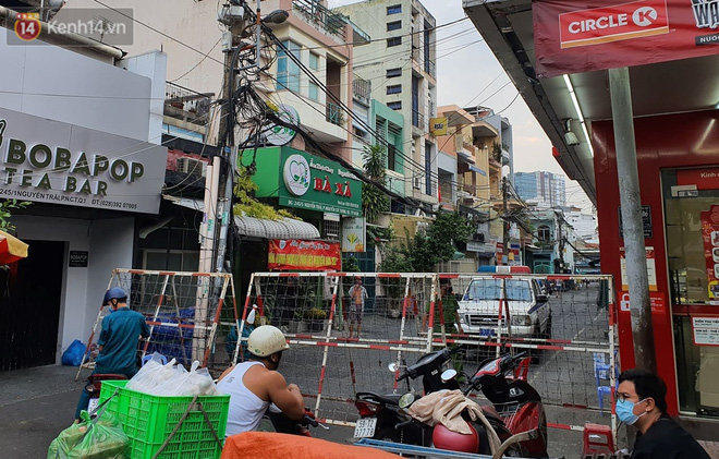 Phong tỏa khu Mả Lạng quận 1 vì ca mắc Covid-19 mới là nhân viên bốc xếp hàng hóa tại sân bay Tân Sơn Nhất-12