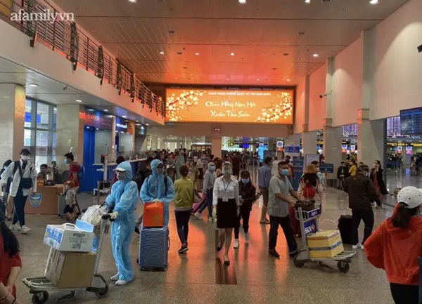 TP.HCM phát hiện 26 F1 của 4 nhân viên sân bay Tân Sơn Nhất nhiễm COVID-19 mới, khẩn trương xác minh 102 trường hợp khác-1
