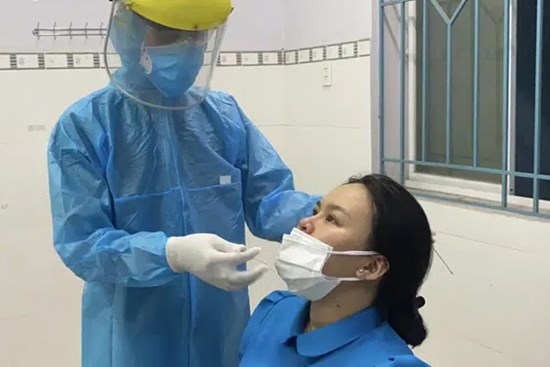 TP.HCM phát hiện 26 F1 của 4 nhân viên sân bay Tân Sơn Nhất nhiễm COVID-19 mới, khẩn trương xác minh 102 trường hợp khác