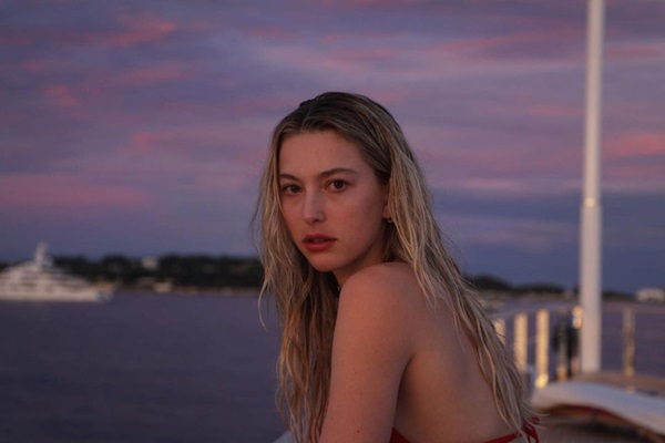 Ái nữ xinh đẹp và giỏi giang nhất nhà tỷ phú Steve Jobs bất ngờ công khai danh tính bạn trai, độ xứng đôi khiến dân tình trầm trồ không ngớt-1