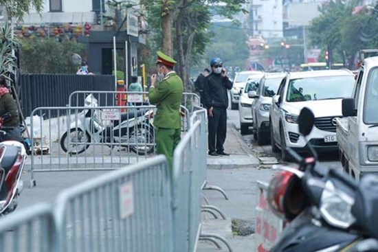 Hà Nội: Cận cảnh phong toả chung cư Garden Hill do liên quan ca mắc Covid-19