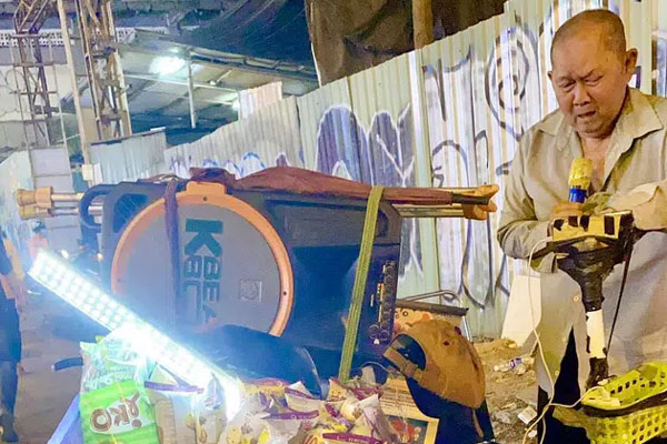 Nỗi ám ảnh dọn nhà ngày Tết gọi tên chiếc ghế long phụng sum vầy, dâu mới về nhà chồng dùng hết 4 gói bông tăm lau từng khe nhỏ mà vẫn không ăn thua-6