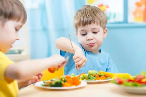 Bé trai 9 tuổi mắng mẹ chỉ vì một bát cháo: Khi trẻ không hiểu lòng biết ơn thì cha mẹ nên làm gì?-2
