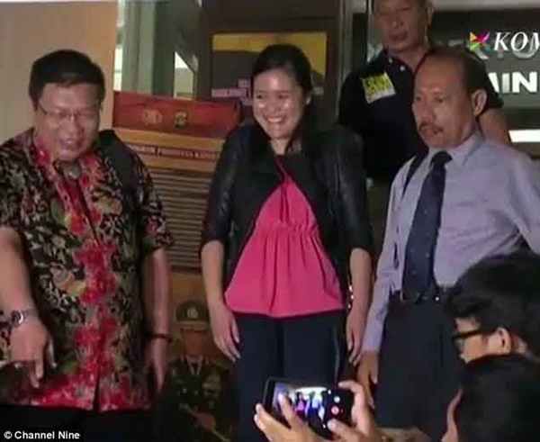 Đang đi uống cafe với bạn, người phụ nữ bỗng lăn đùng ra chết trước nụ cười lạnh gáy của cô bạn thân 7 năm, hé lộ tội ác đầy man rợ-4