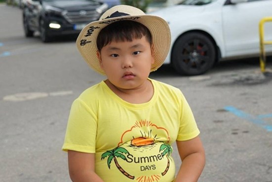 Bi Béo nhà Xuân Bắc nhận tiền khủng khi giúp mẹ dọn nhà, tưởng sẽ ăn tiêu, ai ngờ lại làm việc chững chạc thế này