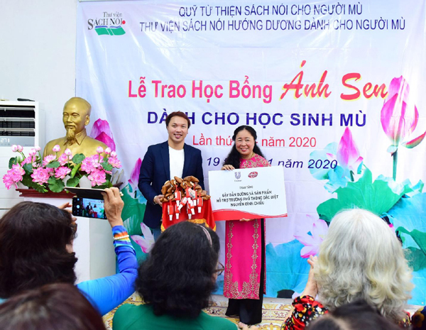 Lifebuoy hỗ trợ sản phẩm miễn phí tại điểm nóng chống dịch, nơi công cộng-5