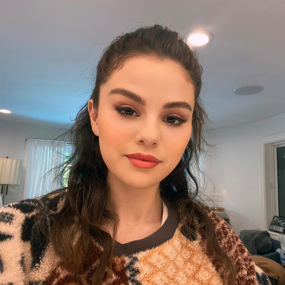 Selena Gomez gợi ý 4 kiểu tóc long lanh nhất để chụp hình selfie, phù phép mặt tiền sang chảnh hơn và nhỏ gọn hẳn-1