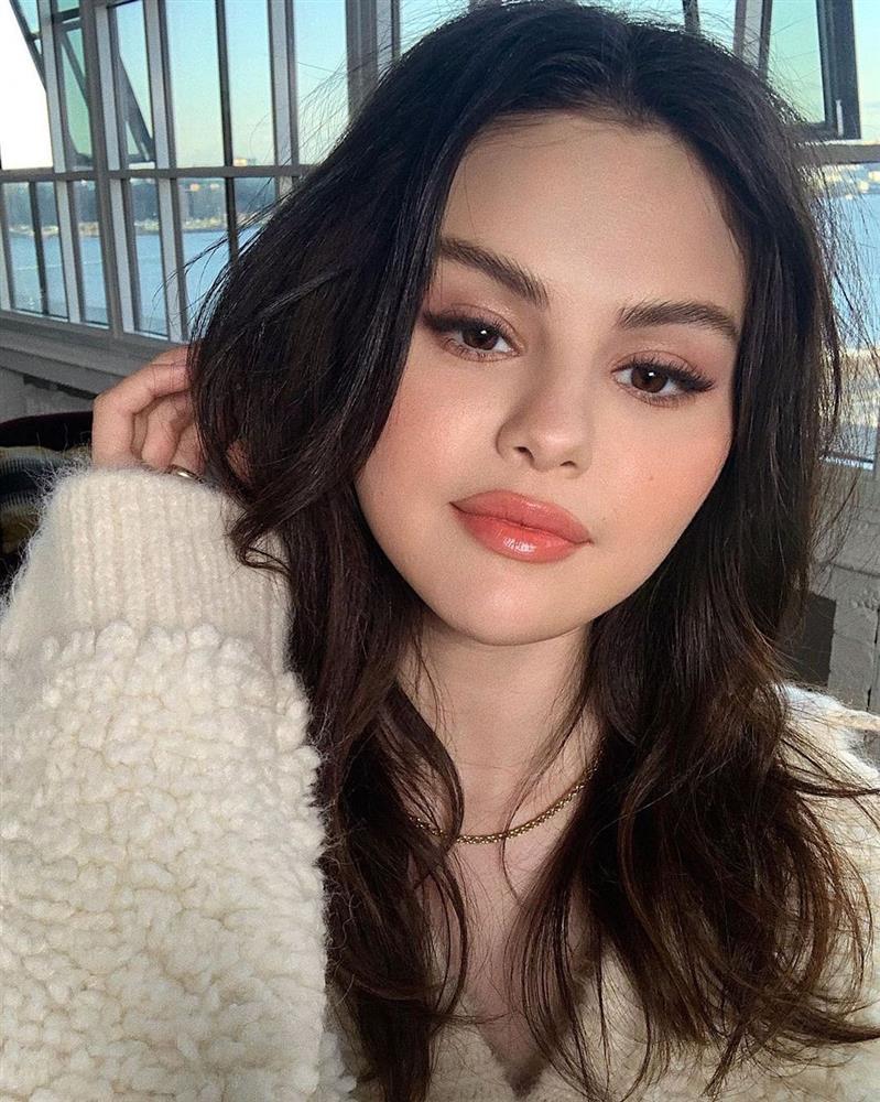 Selena Gomez gợi ý 4 kiểu tóc long lanh nhất để chụp hình selfie, phù phép mặt tiền sang chảnh hơn và nhỏ gọn hẳn-7