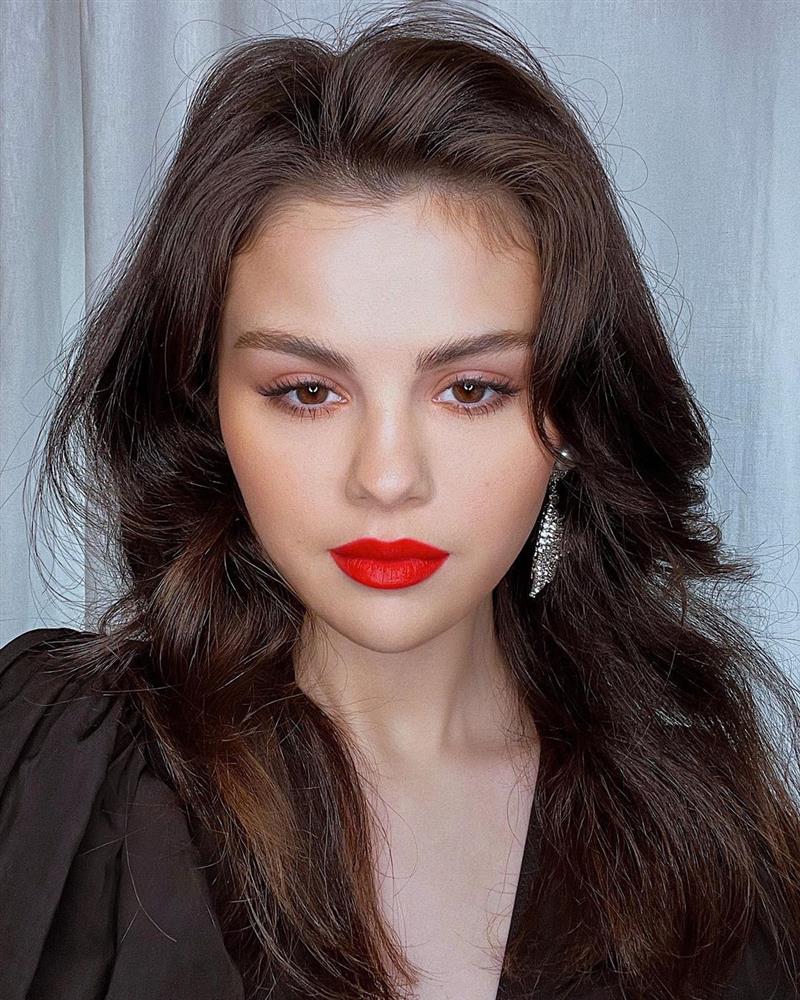Selena Gomez gợi ý 4 kiểu tóc long lanh nhất để chụp hình selfie, phù phép mặt tiền sang chảnh hơn và nhỏ gọn hẳn-8