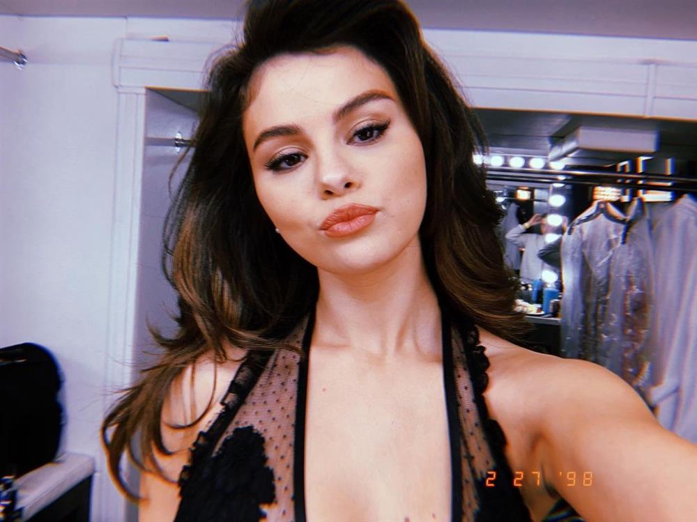 Selena Gomez gợi ý 4 kiểu tóc long lanh nhất để chụp hình selfie, phù phép mặt tiền sang chảnh hơn và nhỏ gọn hẳn-9
