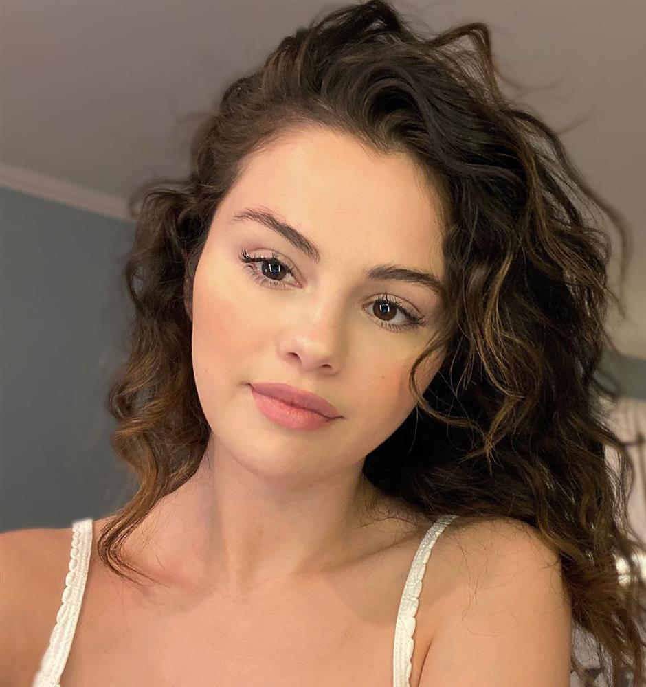 Selena Gomez gợi ý 4 kiểu tóc long lanh nhất để chụp hình selfie, phù phép mặt tiền sang chảnh hơn và nhỏ gọn hẳn-11
