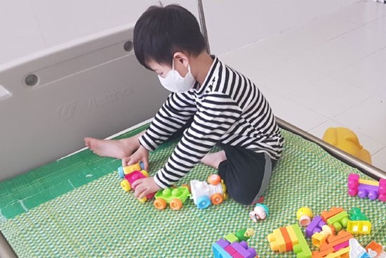 13 bệnh nhi Covid-19 ở BV dã chiến số 2, bé nhỏ nhất 21 ngày tuổi