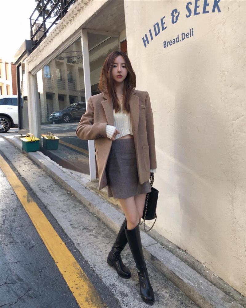 11 cách diện boots cao ngang gối được hội sành mặc mê nhất lúc này, update ngay để diện đẹp cả Tết-7