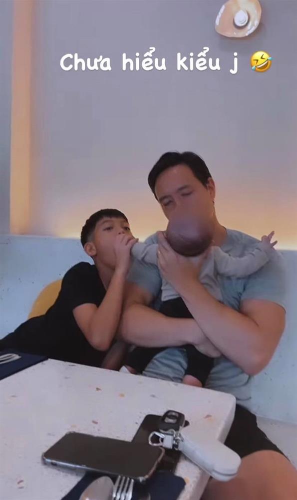 Chồng Hồ Ngọc Hà thời độc thân đẹp trai, phong độ vạn người mê, giờ làm bố bỉm sữa với những pha chăm con hài hước đi vào lòng người-7