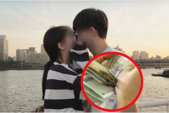 “Xin” tiền ăn Tết, nhìn con số bạn trai đưa ra, cô gái bĩu môi chê ít, dân mạng ngao ngán thúc giục chàng trai bỏ gấp vì: “Đừng biến mình thành cái mỏ”