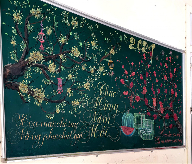 Chỉ sau 3 tiếng đồng hồ, cô giáo hô biến bảng xanh phấn trắng thành bức hoạ chúc mừng năm mới tuyệt đẹp-1