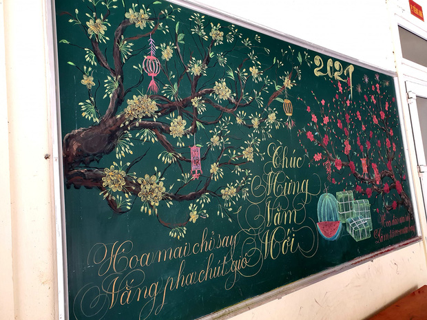 Chỉ sau 3 tiếng đồng hồ, cô giáo hô biến bảng xanh phấn trắng thành bức hoạ chúc mừng năm mới tuyệt đẹp-2