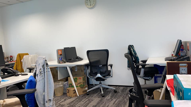 Văn phòng công sở ngày làm việc cuối cùng năm Canh Tý: Nơi vẫn sáng đèn lạch cạnh tiếng gõ phím, chốn lại thưa thớt vì nhân viên về quê-9