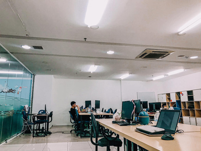 Văn phòng công sở ngày làm việc cuối cùng năm Canh Tý: Nơi vẫn sáng đèn lạch cạnh tiếng gõ phím, chốn lại thưa thớt vì nhân viên về quê-6