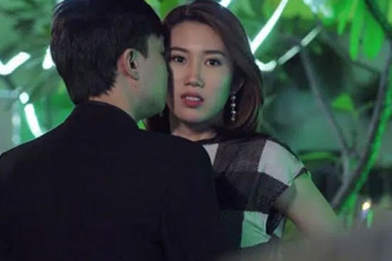 Anh trai chồng đi xuất khẩu lao động 2 năm mới về, nhưng vừa bước chân vào nhà đã ngã quỵ khi nhìn lên bàn thờ, đằng sau là bao toan tính của chị dâu