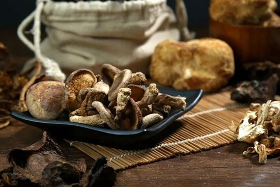 Nấm hương khô hay mộc nhĩ phải sơ chế thế nào cho ngon nhất - 90% chúng ta làm sai hết rồi!