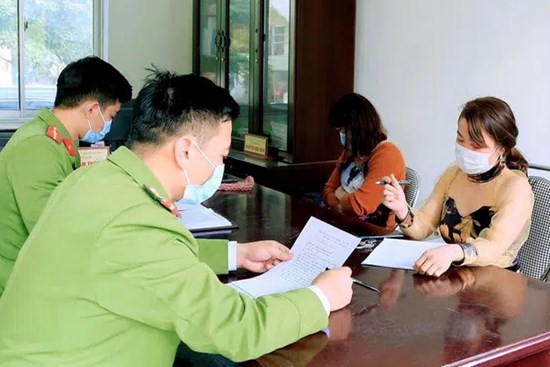 Một phụ nữ bị phạt 15 triệu vì gội đầu cho khách giữa mùa dịch