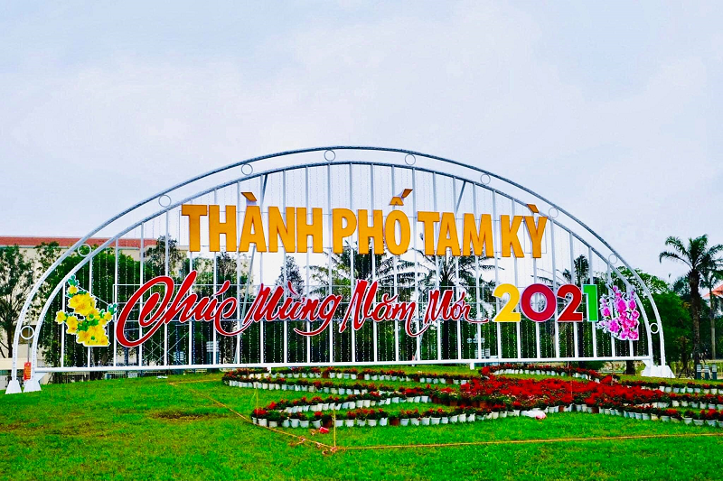 Tạo hình hoa Tết 2021 ở Quảng Nam bị chế giễu nhạy cảm đã được chỉnh sửa-2