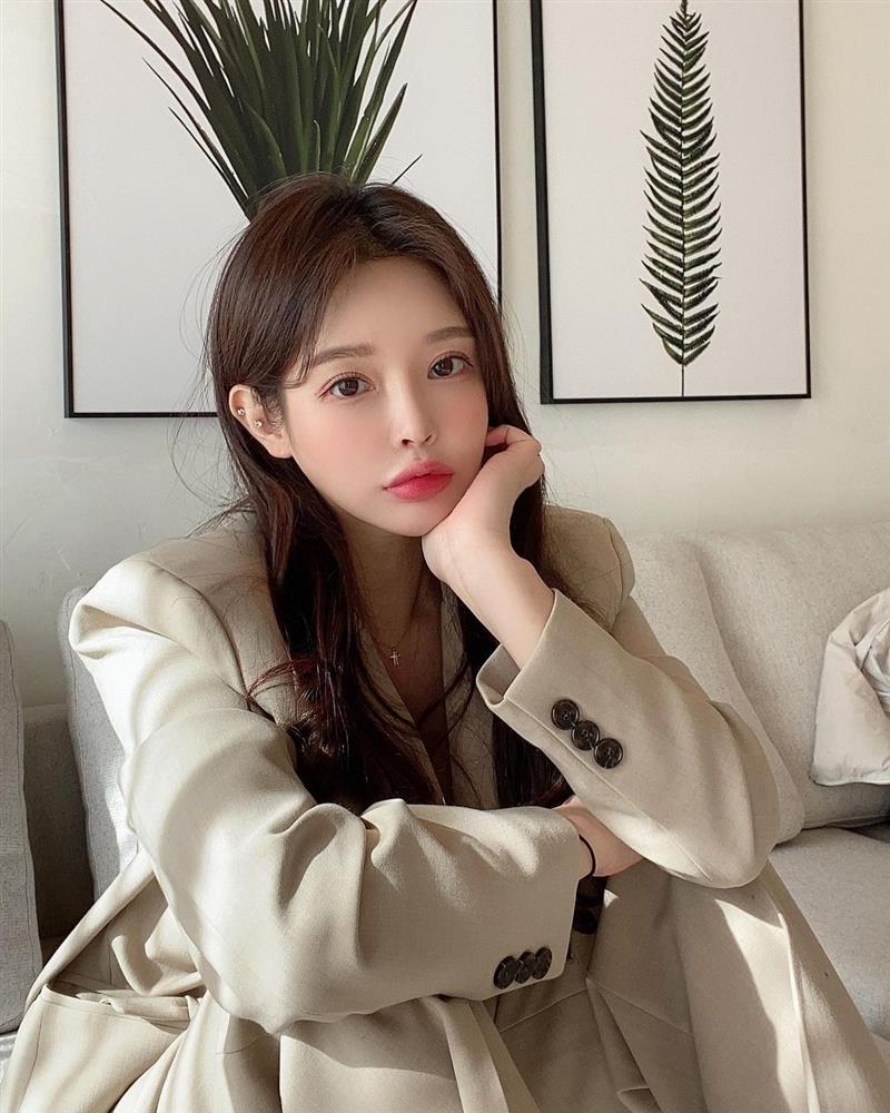 Chưa kịp đi làm tóc cuối năm, có ngay 4 cách giúp bạn F5 mái tóc nhanh gọn đón Tết-7