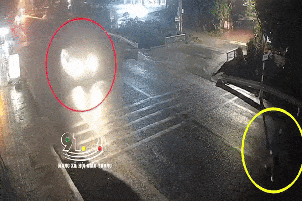 Cụ bà sang đường bất ngờ bị xe con húc văng, camera bóc diễn biến đáng sợ ngay sau đó