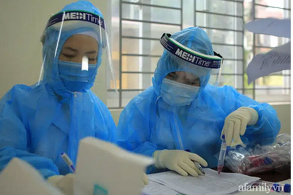 15 học sinh Tiểu học Xuân Phương đầu tiên được rời khu cách ly về nhà ăn Tết-1