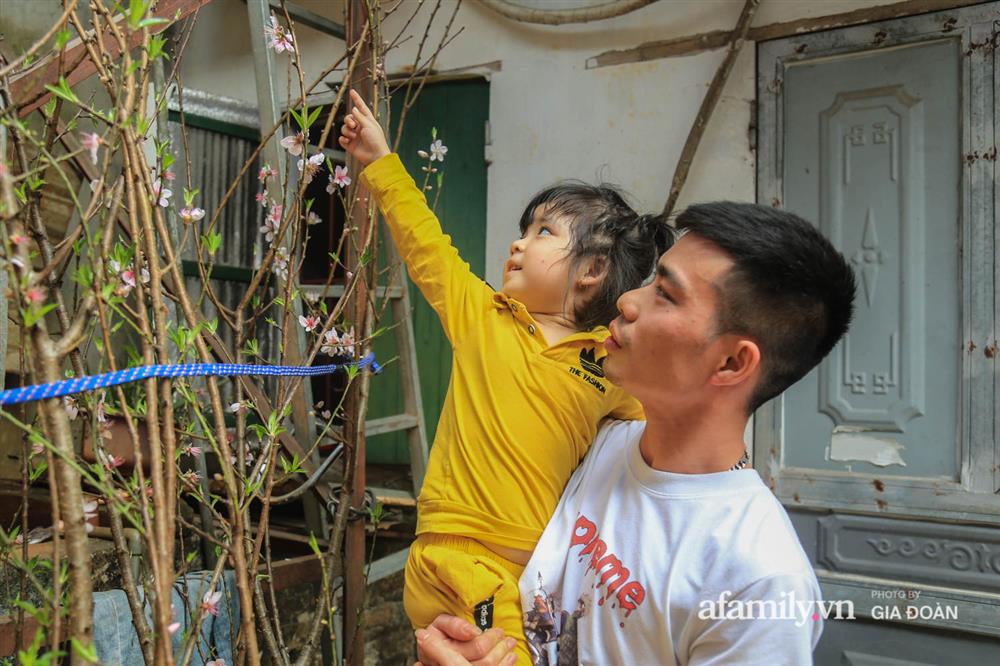 Tết xa quê của những công nhân ngoại tỉnh ở Hà Nội: Con tôi nhớ ông bà lắm, nhưng chỉ khi nào hết dịch, khi đó mới là Tết-9