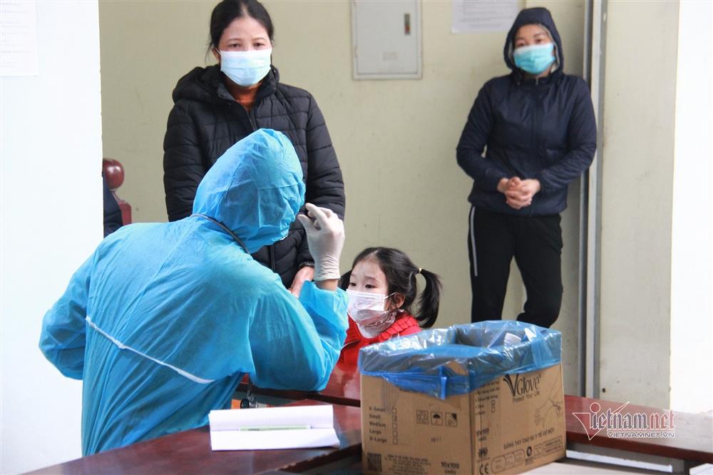 Bác sĩ kể kỳ tích cứu em bé ngừng tim, ngừng thở trong khu cách ly-2